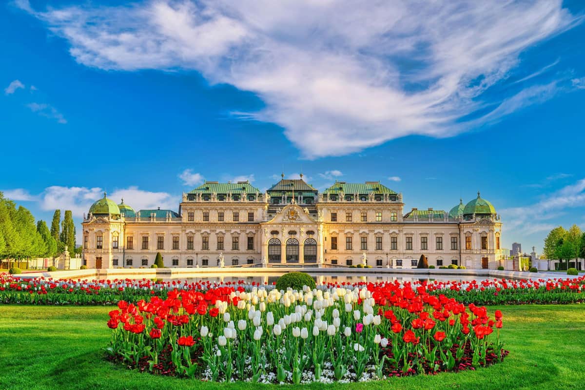 Upper Belvedere Palace: Skip The Line Ticket + Guided Tour Facade