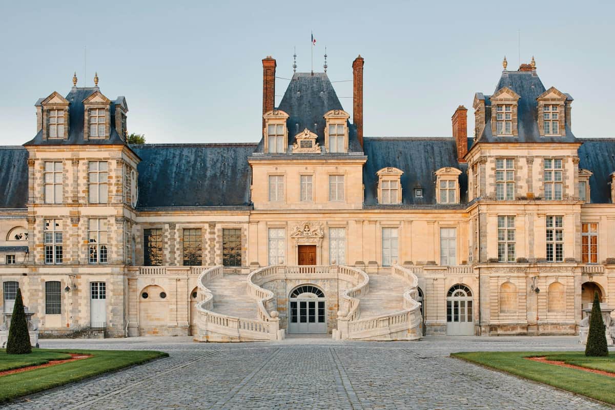 Château de Fontainebleau: Skip The Line Ticket Horseshoe-shaped staircase - Château de Fontainebleau