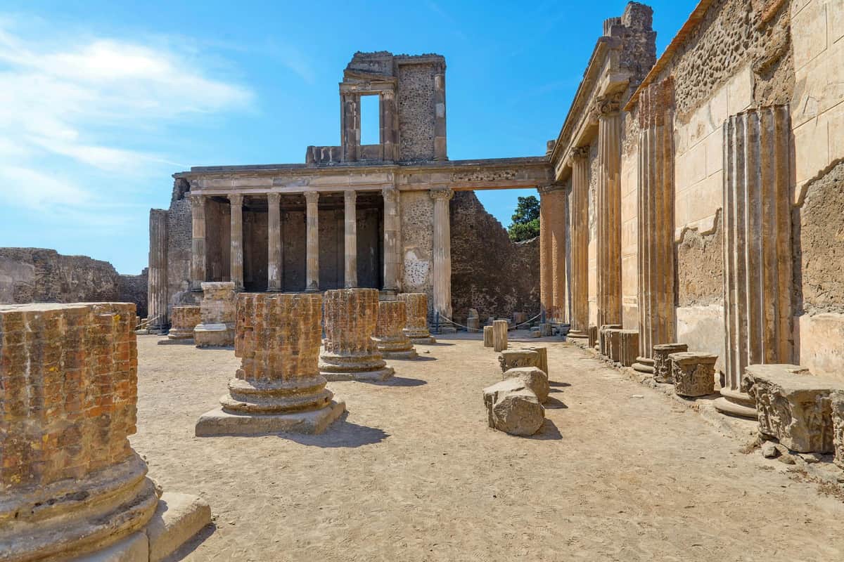 Pompeii & Mount Vesuvius: Guided Tour + Wine Tasting from Naples Ruins of Pompeii