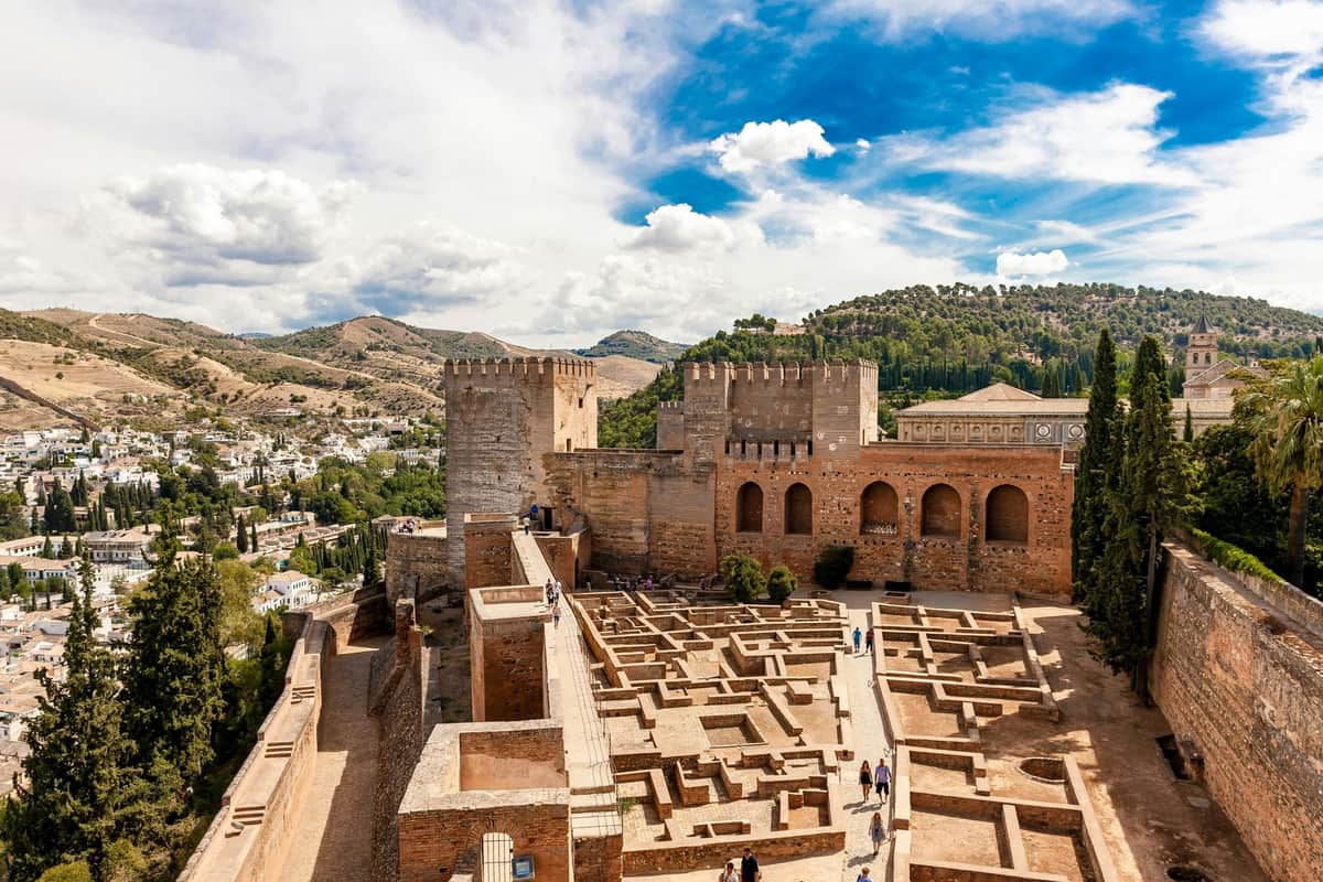 Alhambra & Nasrid Palaces: Guided Tour + Skip The Line Ticket alhambra Pomegranate
