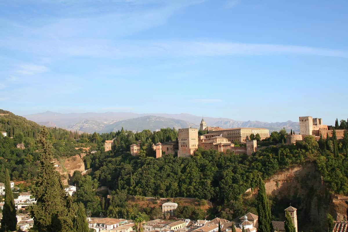Alhambra & Nasrid Palaces: Skip The Line Ticket + Guided Tour the Alhambra from outside