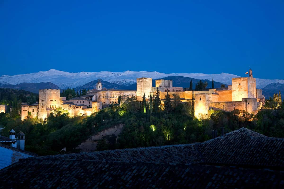Alhambra & Nasrid Palaces: Skip The Line Ticket + Night Tour Alhambra at night