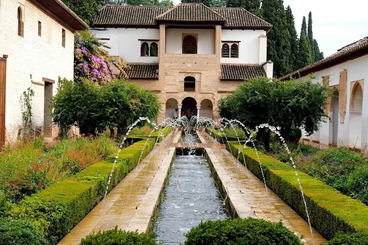 Alhambra: Skip the line-ticket + Rondleiding met gids Generalife