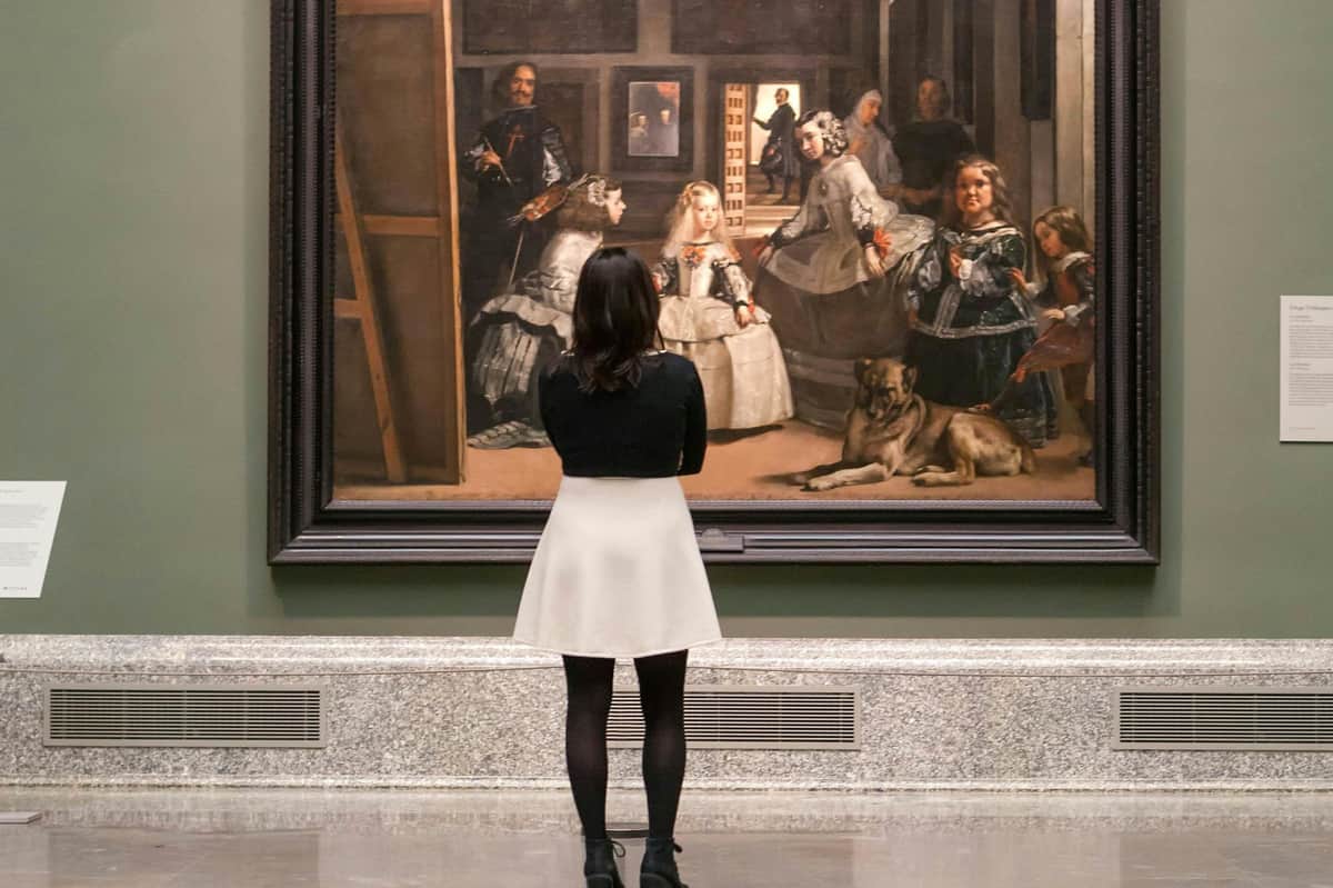 Landscape of Light & Prado Museum: Small Group Guided Tour Women staring at Velazquez's Meninas