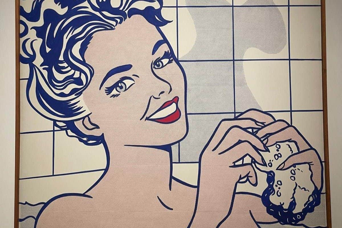 National Museum Thyssen-Bornemisza: Guided Tour A pop art-style illustration of a smiling woman holding a sponge, with a tiled background.
