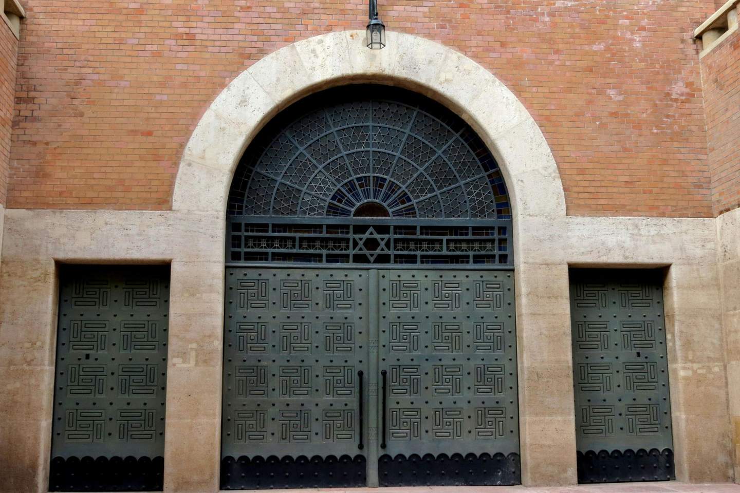 Kazinczy Street Synagogue Main door