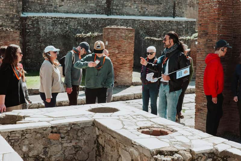 Pompeje: Bilet szybkiego wstępu + Zwiedzanie z przewodnikiem + Degustacja wina